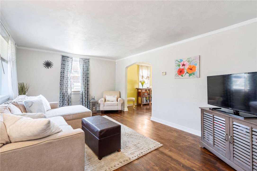 1151 W 11th St