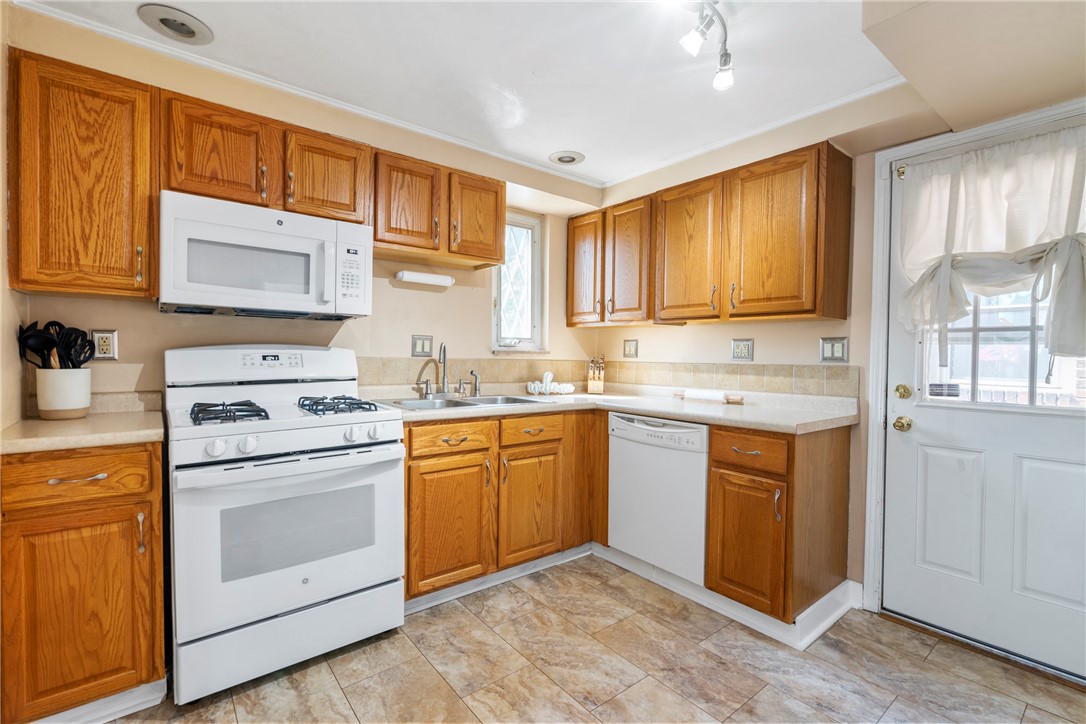 1151 W 11th St