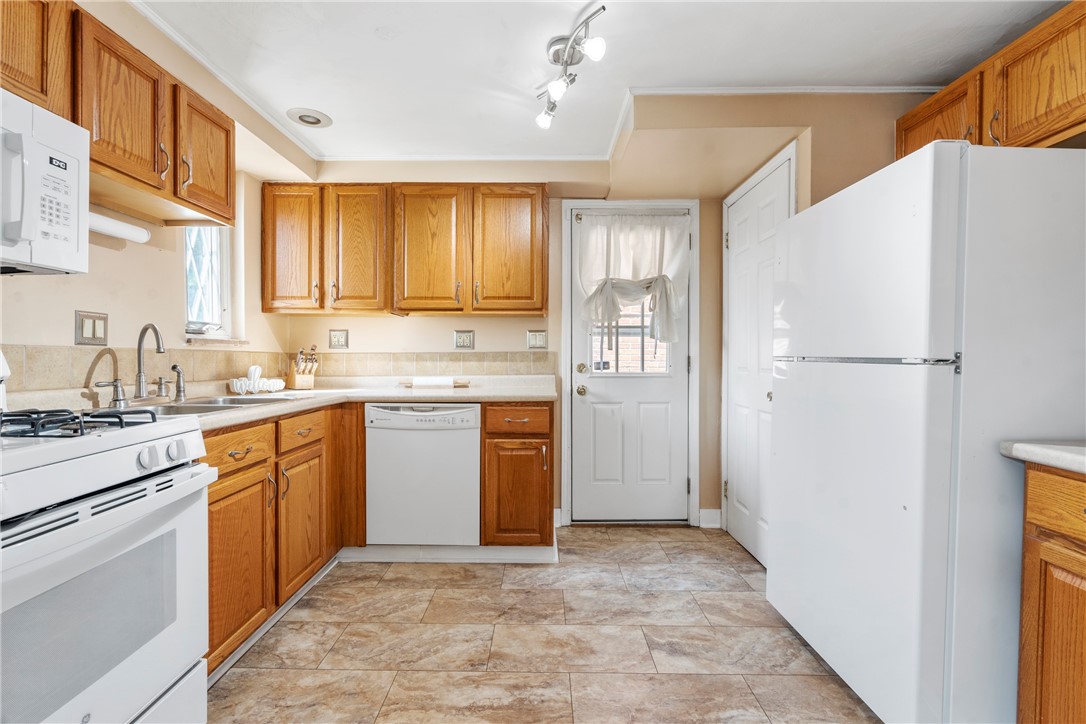 1151 W 11th St