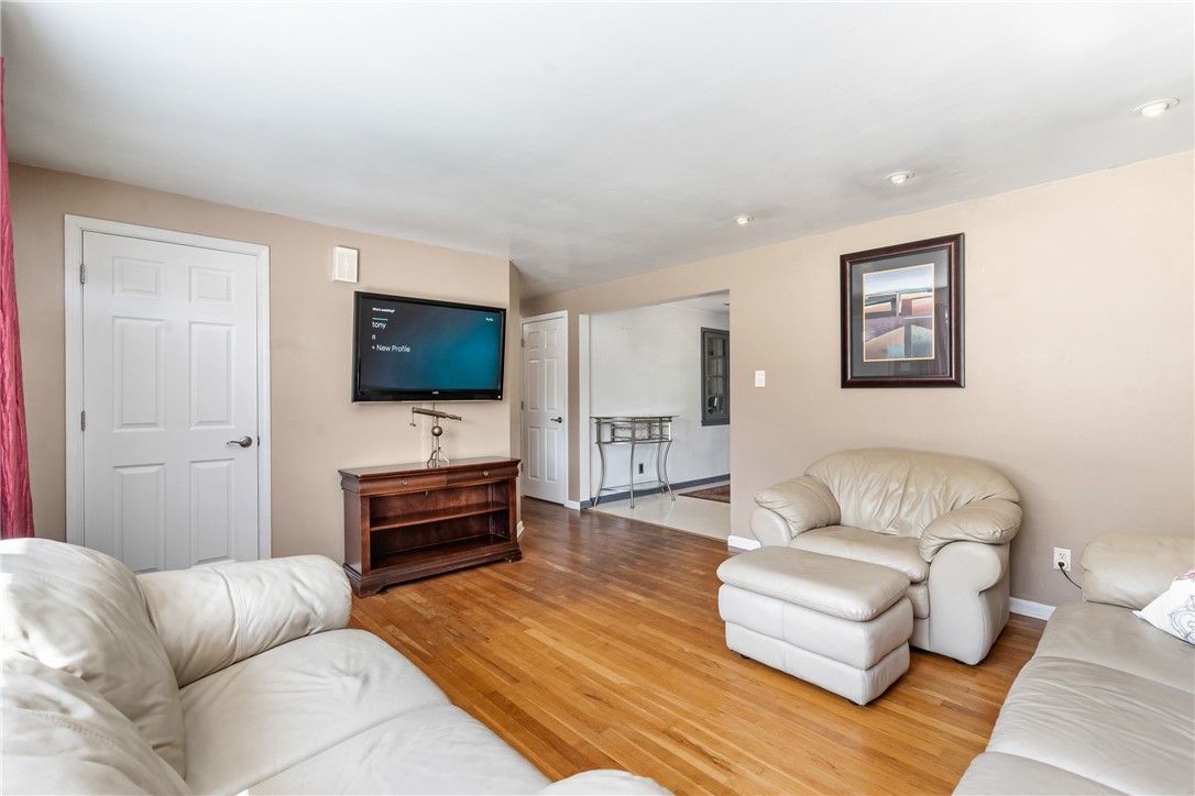 1011 Silver Ln