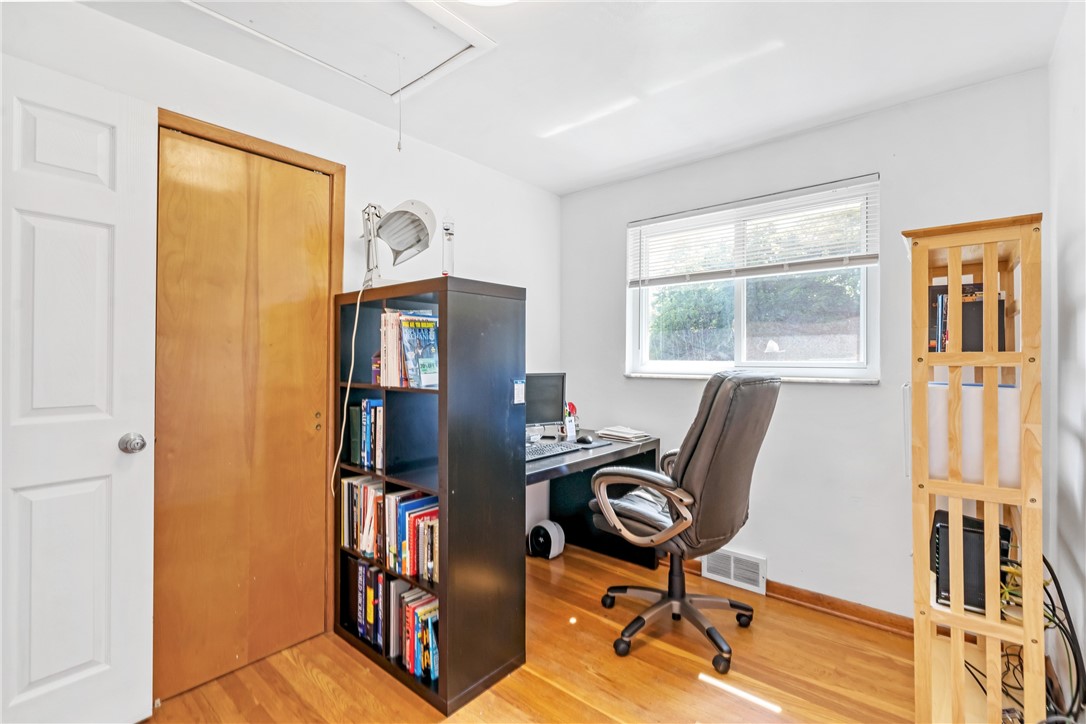 1011 Silver Ln