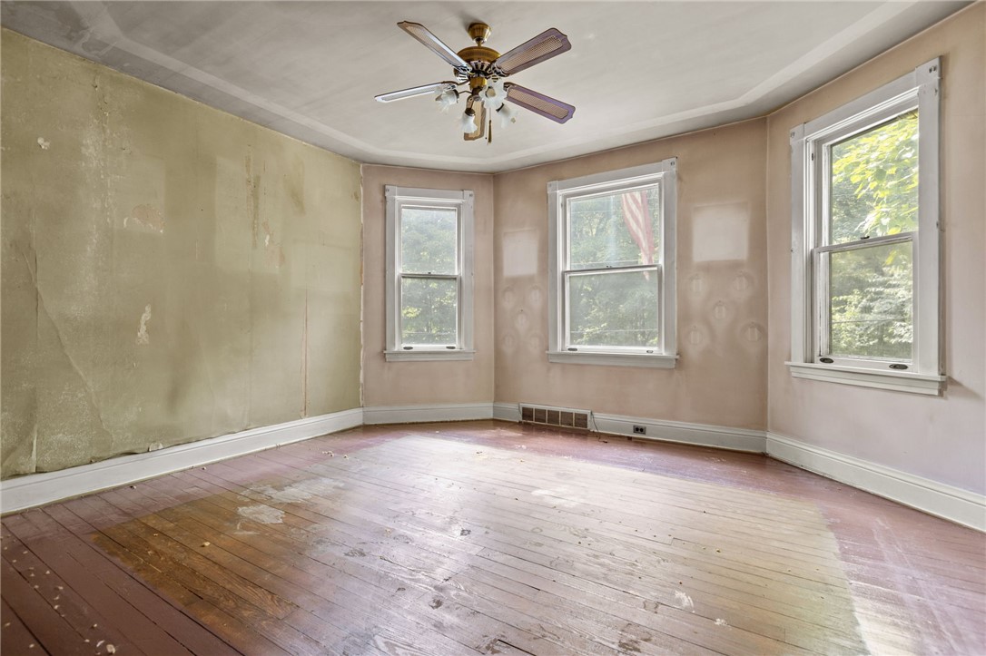 30 Rhodes Ave