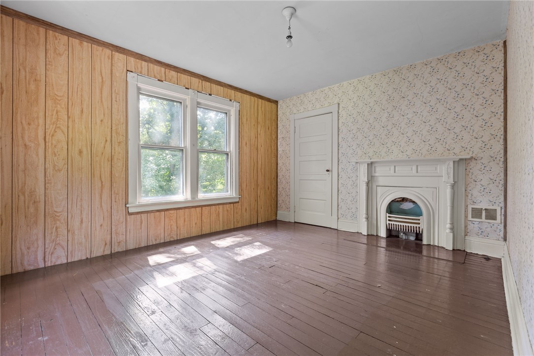 30 Rhodes Ave