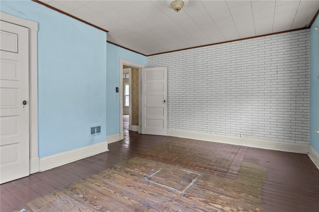 30 Rhodes Ave