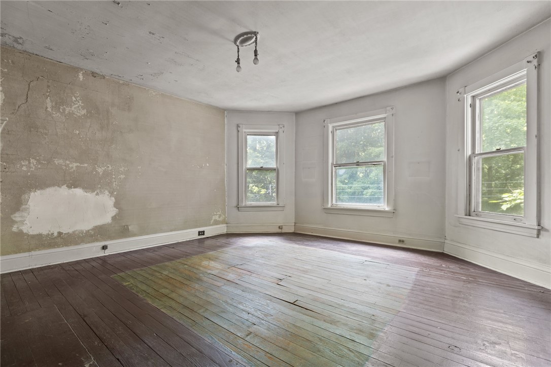 30 Rhodes Ave