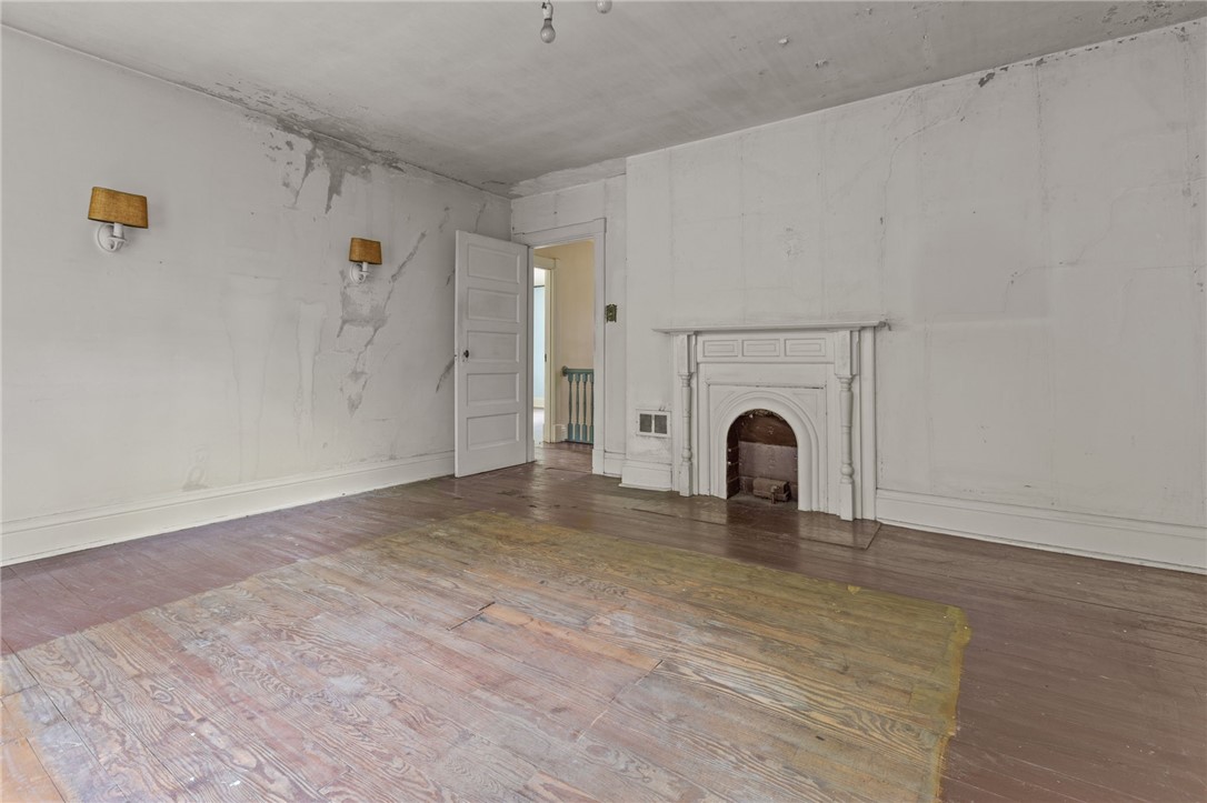 30 Rhodes Ave