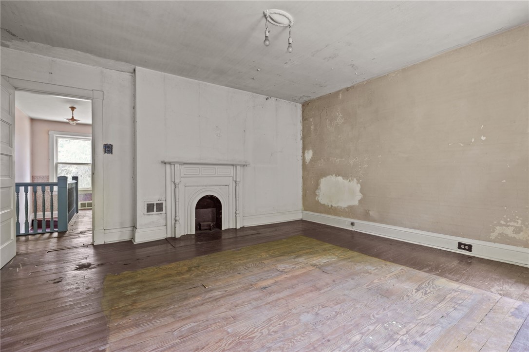 30 Rhodes Ave