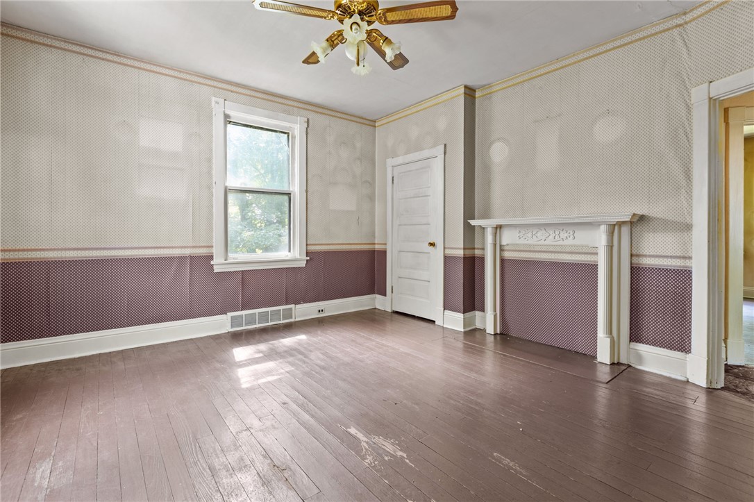 30 Rhodes Ave