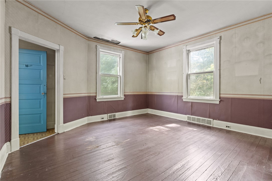 30 Rhodes Ave