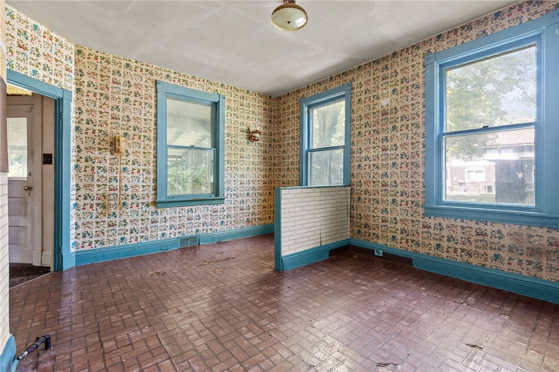 30 Rhodes Ave
