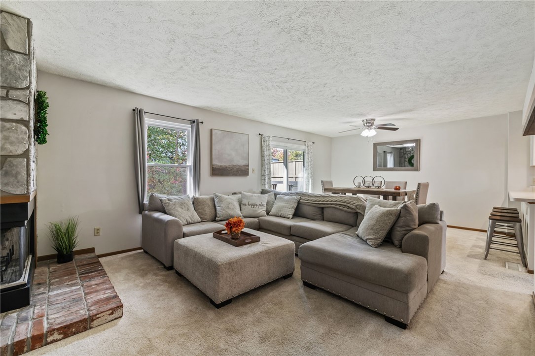 2204 Timberglen Dr