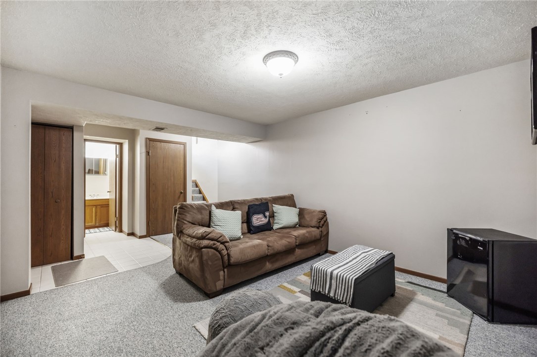 2204 Timberglen Dr