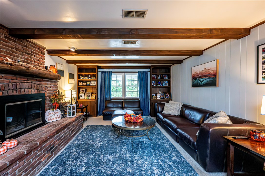 1120 MOUNTAINVIEW DR.