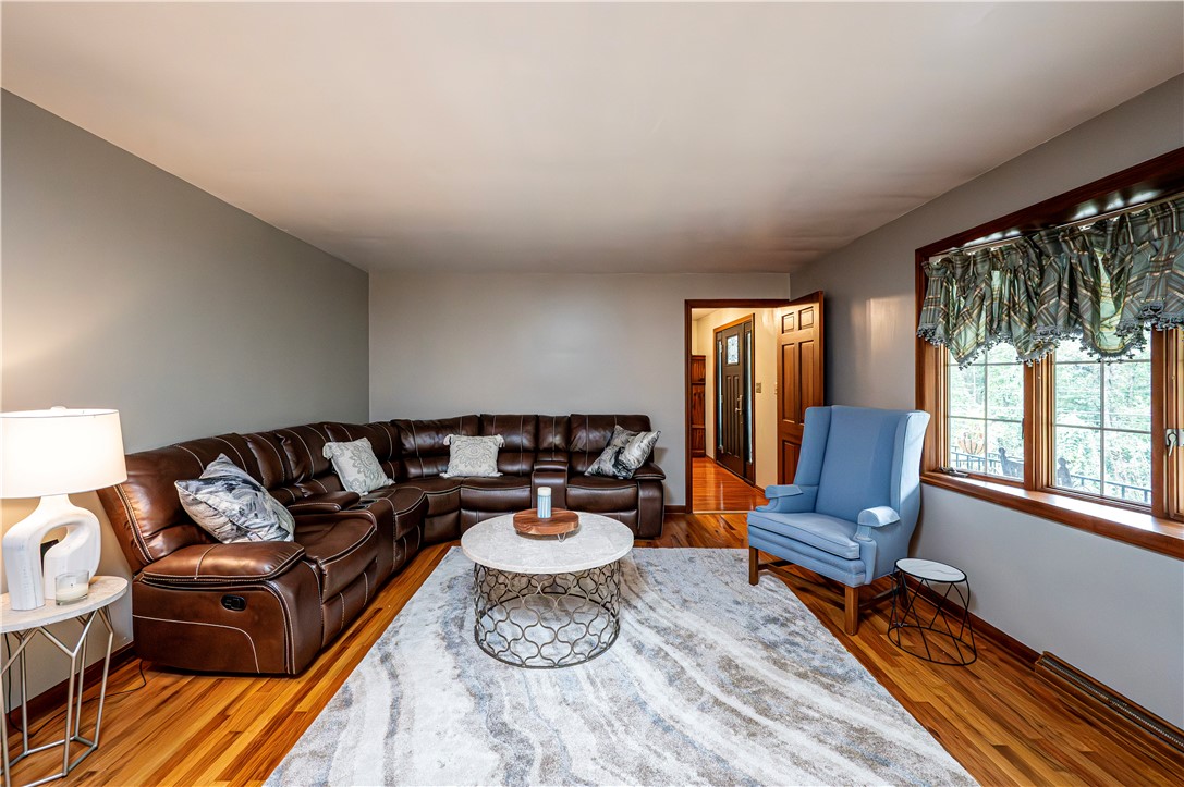 1120 MOUNTAINVIEW DR.