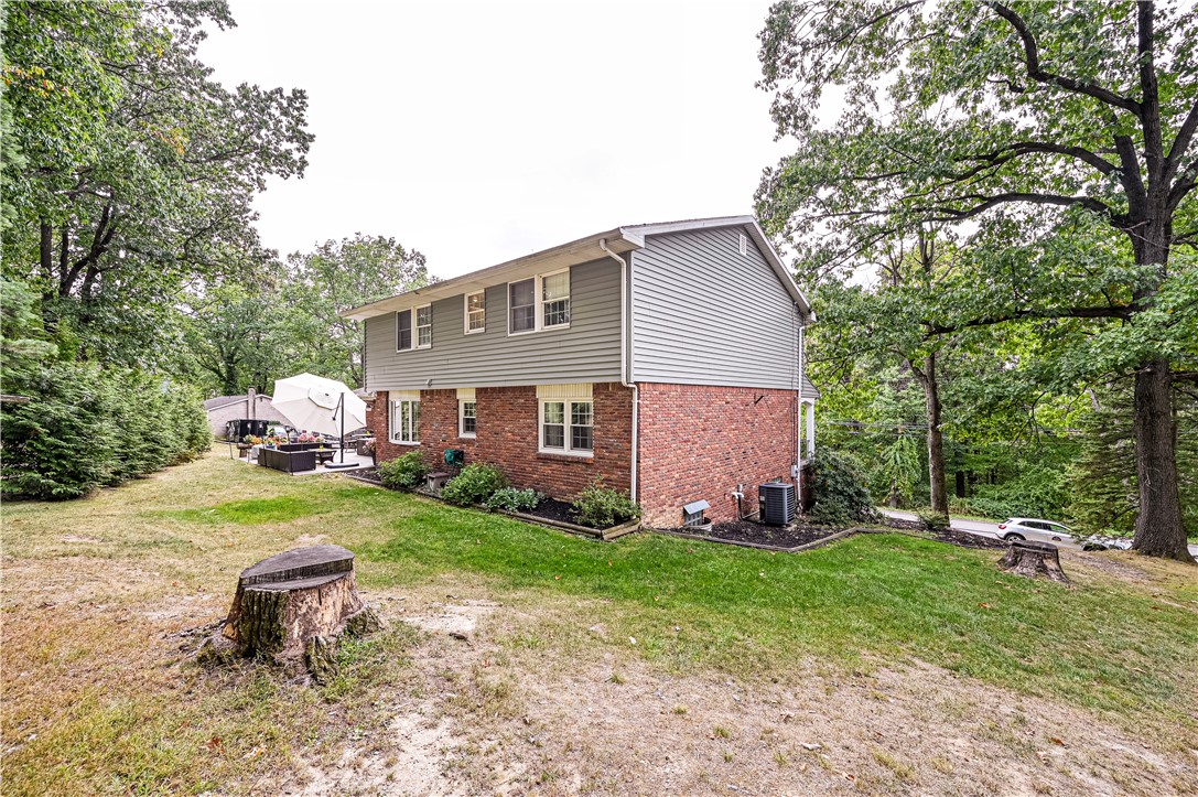 1120 MOUNTAINVIEW DR.