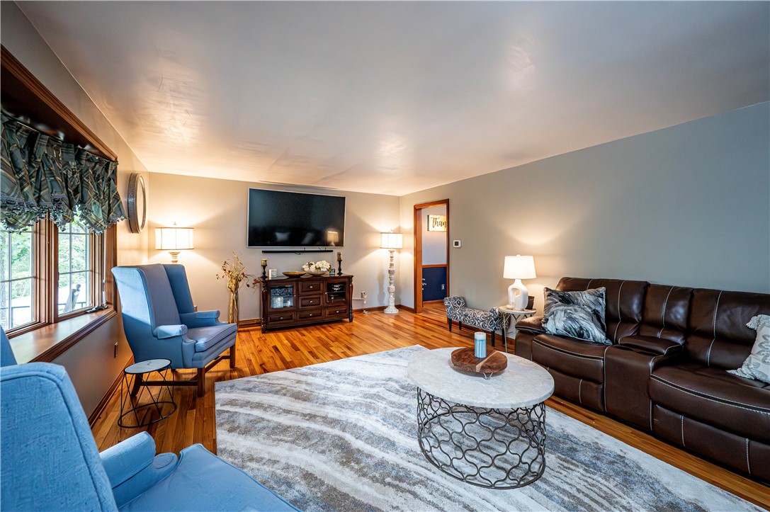 1120 MOUNTAINVIEW DR.