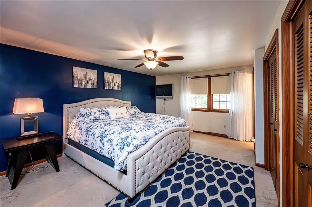 1120 MOUNTAINVIEW DR.