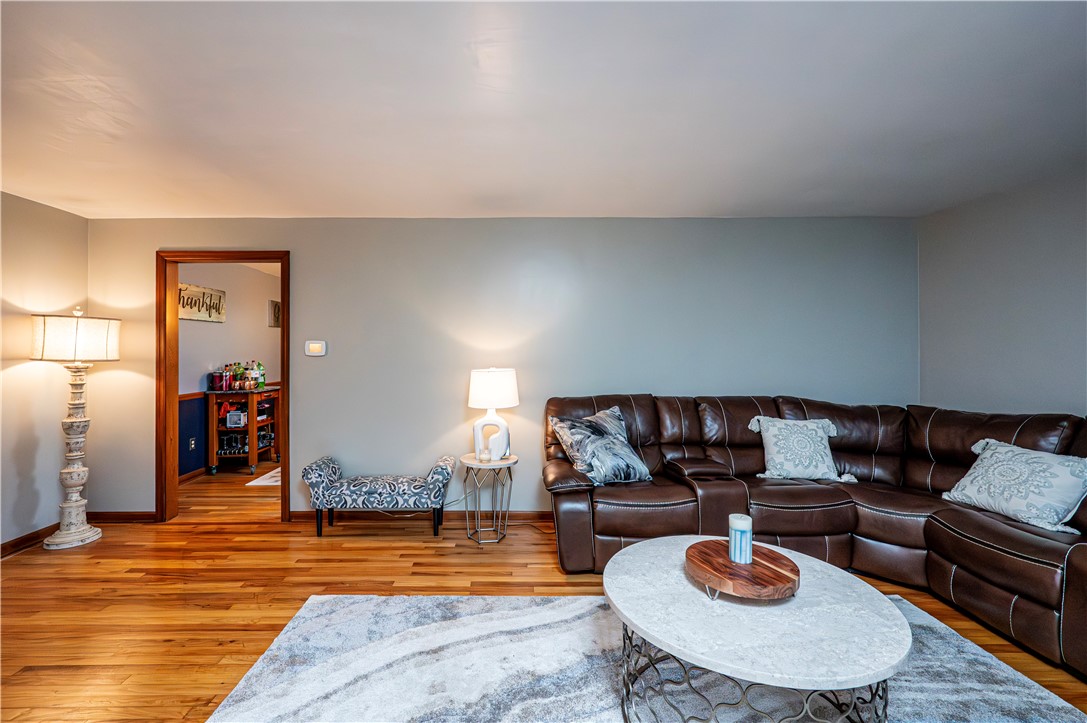 1120 MOUNTAINVIEW DR.