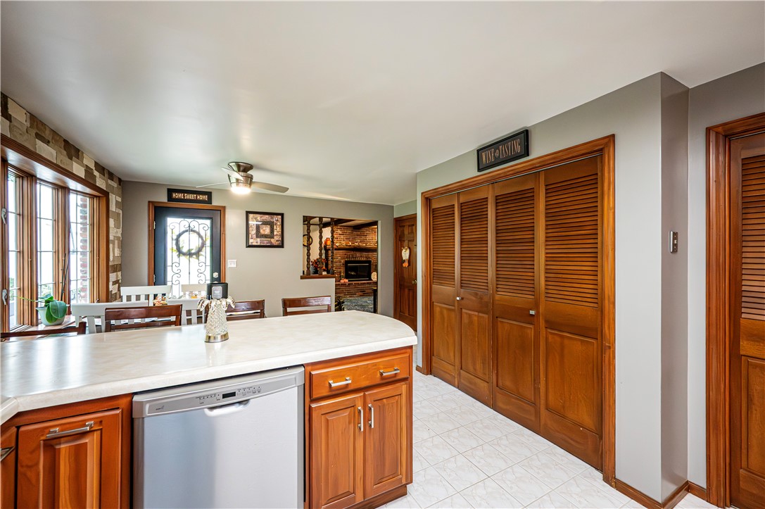 1120 MOUNTAINVIEW DR.