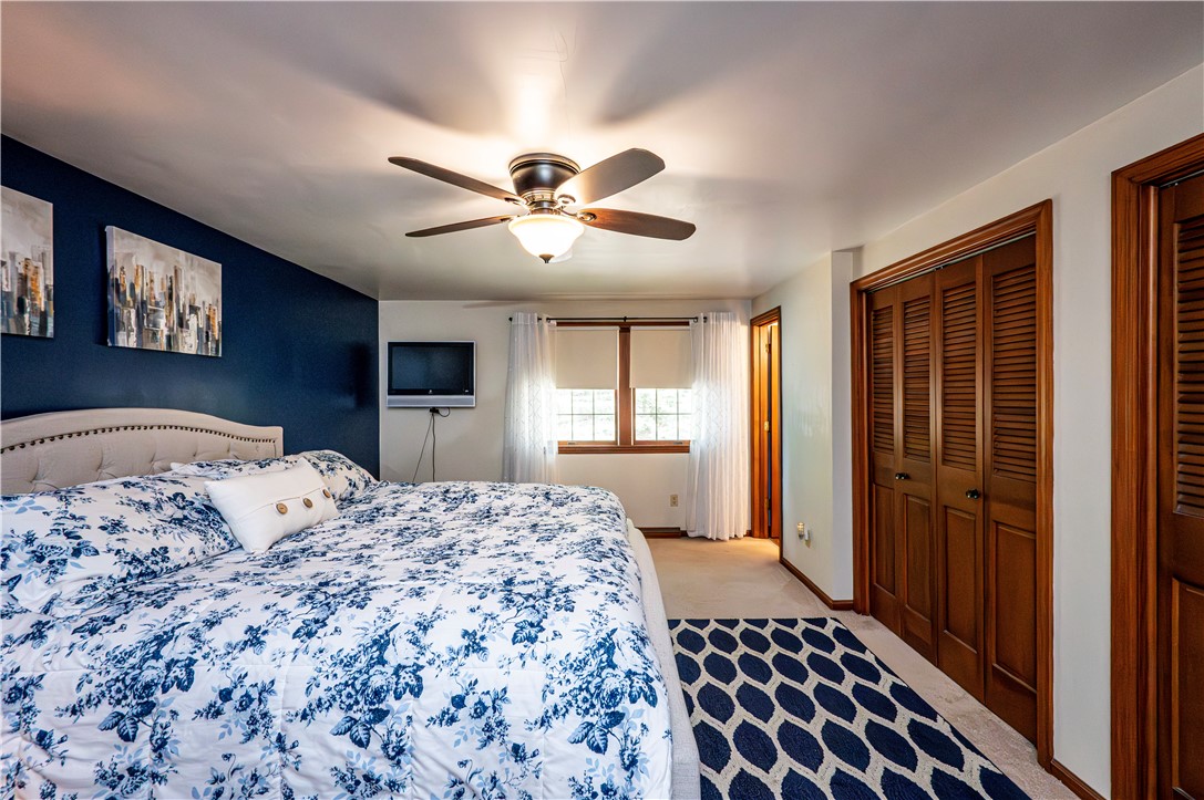 1120 MOUNTAINVIEW DR.