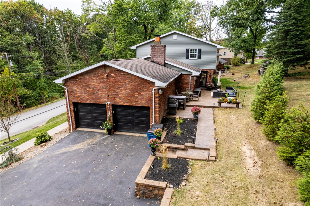 1120 MOUNTAINVIEW DR.