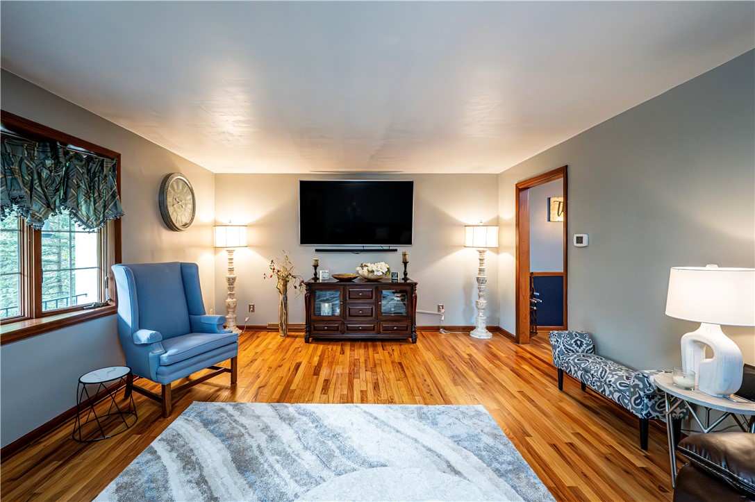 1120 MOUNTAINVIEW DR.