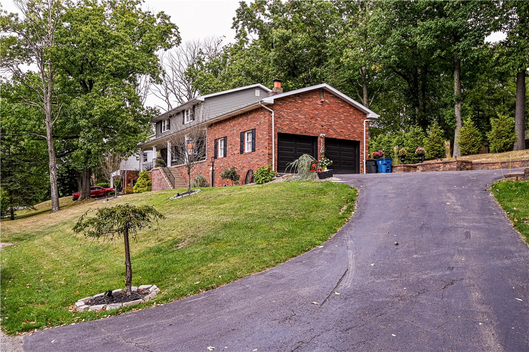 1120 MOUNTAINVIEW DR.