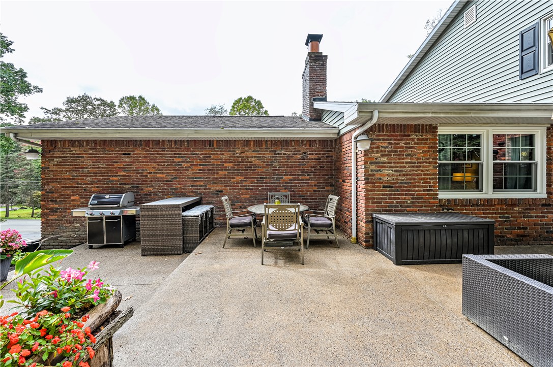 1120 MOUNTAINVIEW DR.