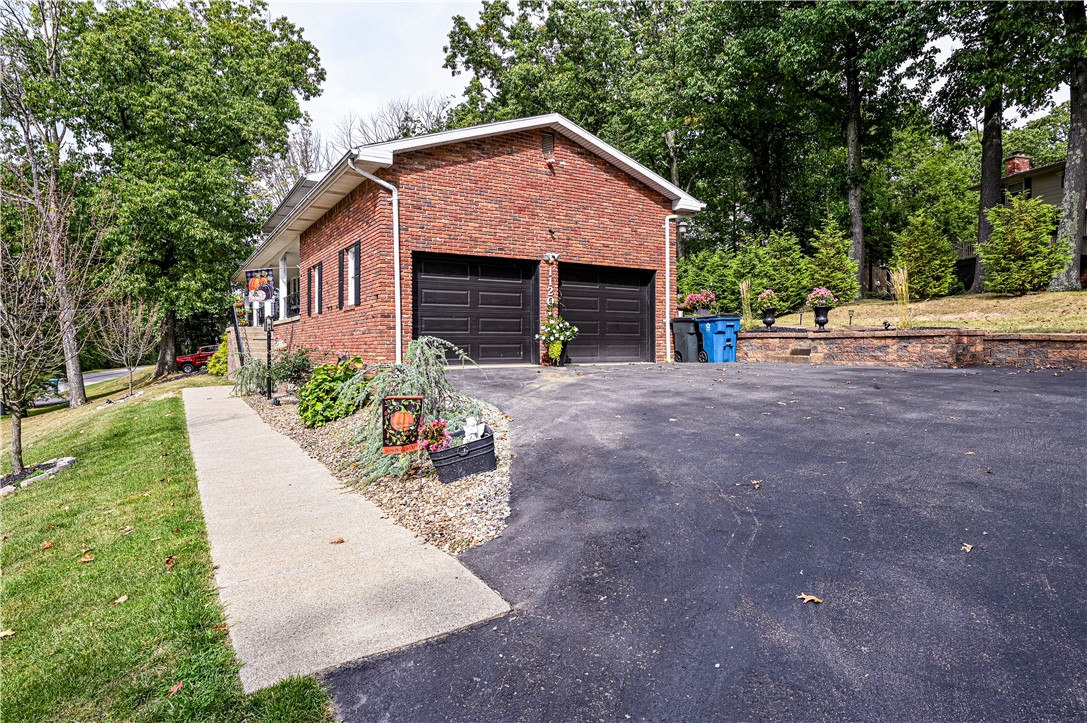 1120 MOUNTAINVIEW DR.