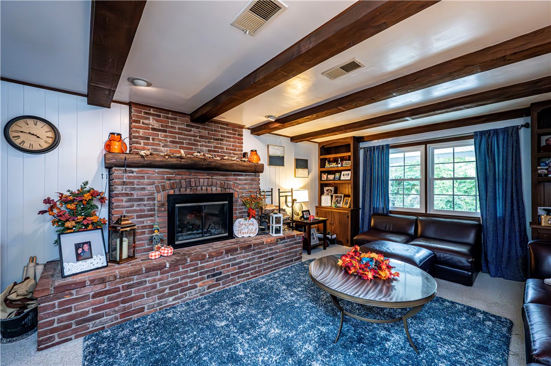 1120 MOUNTAINVIEW DR.
