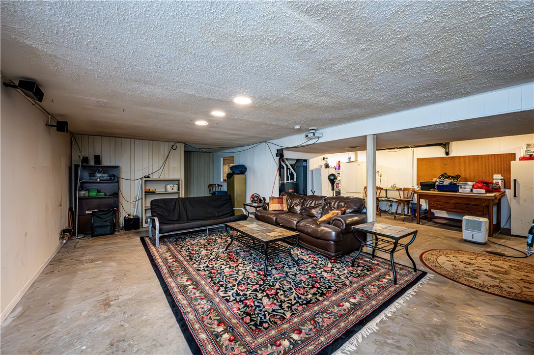 1120 MOUNTAINVIEW DR.