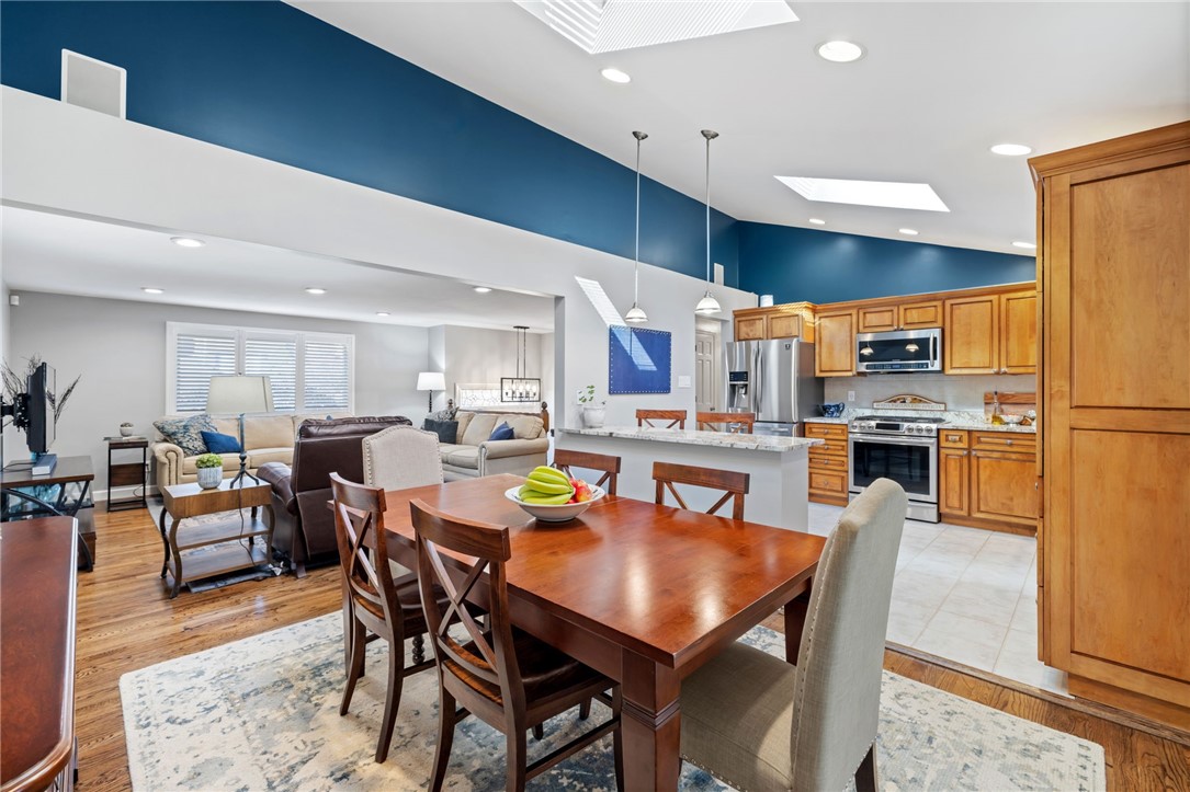 4 Greenlawn Dr