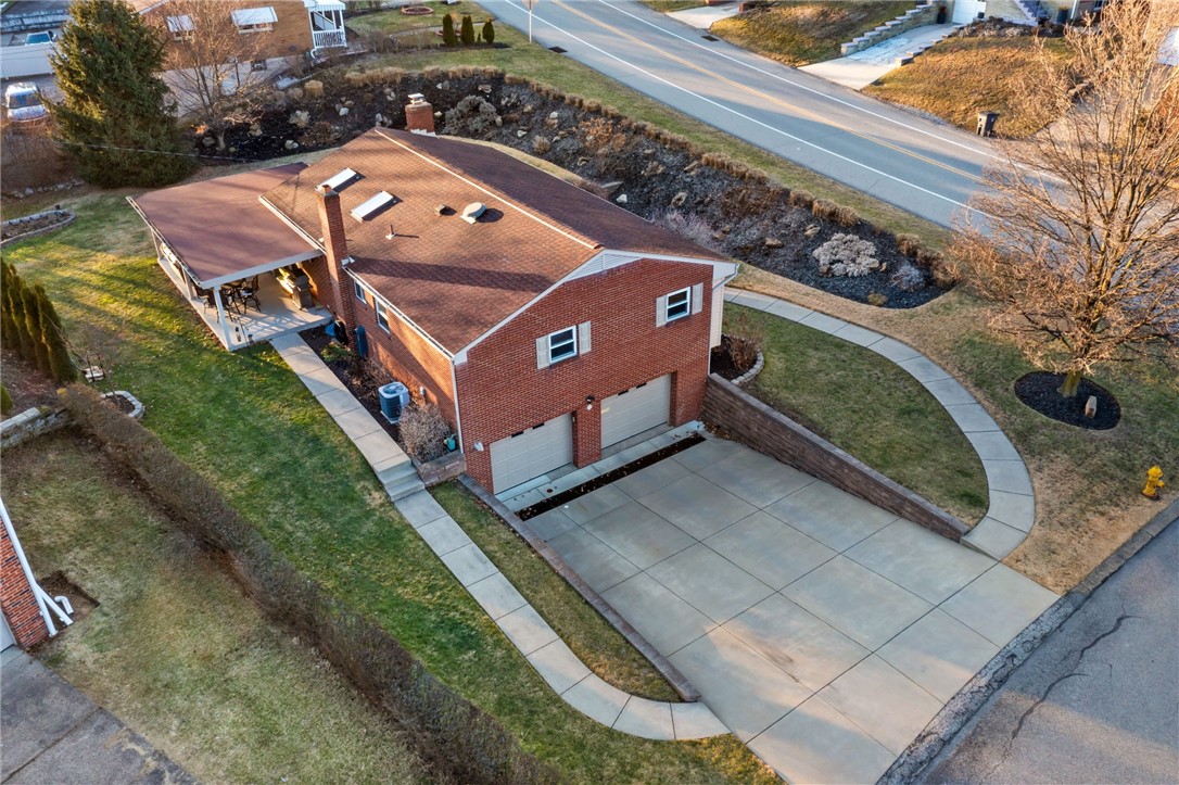 4 Greenlawn Dr