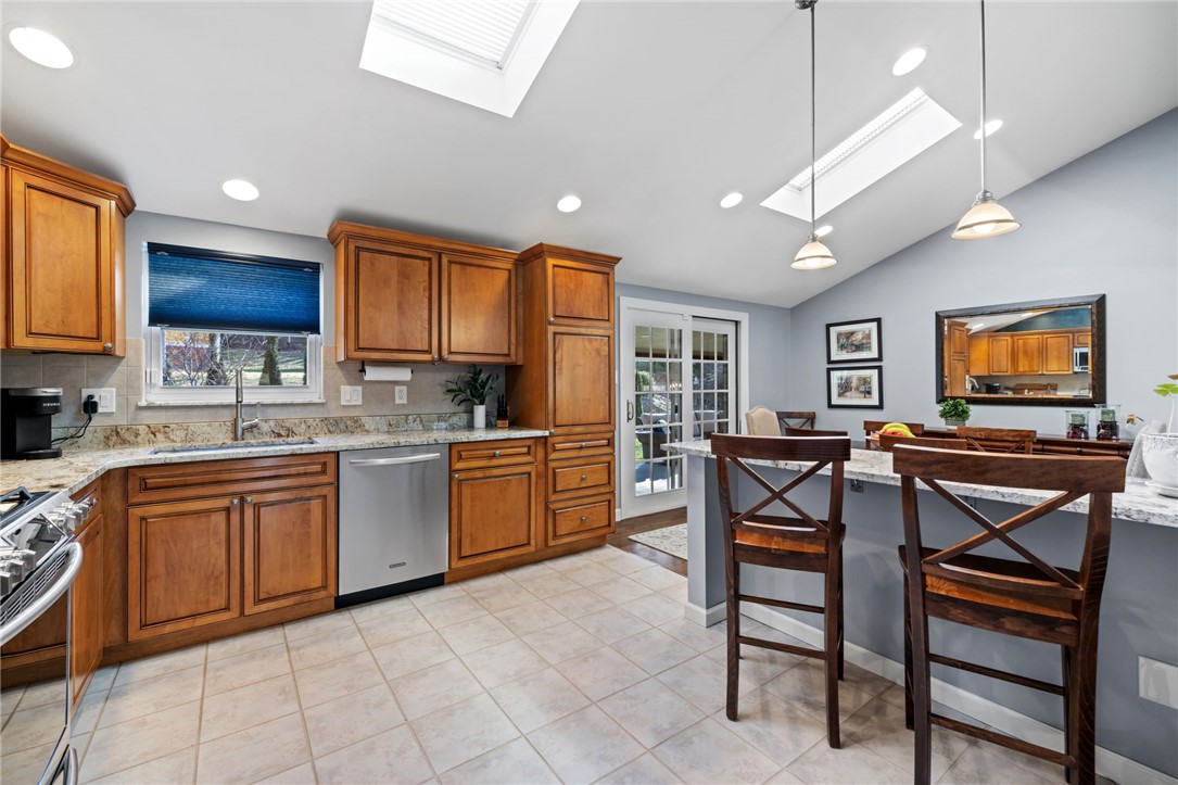 4 Greenlawn Dr