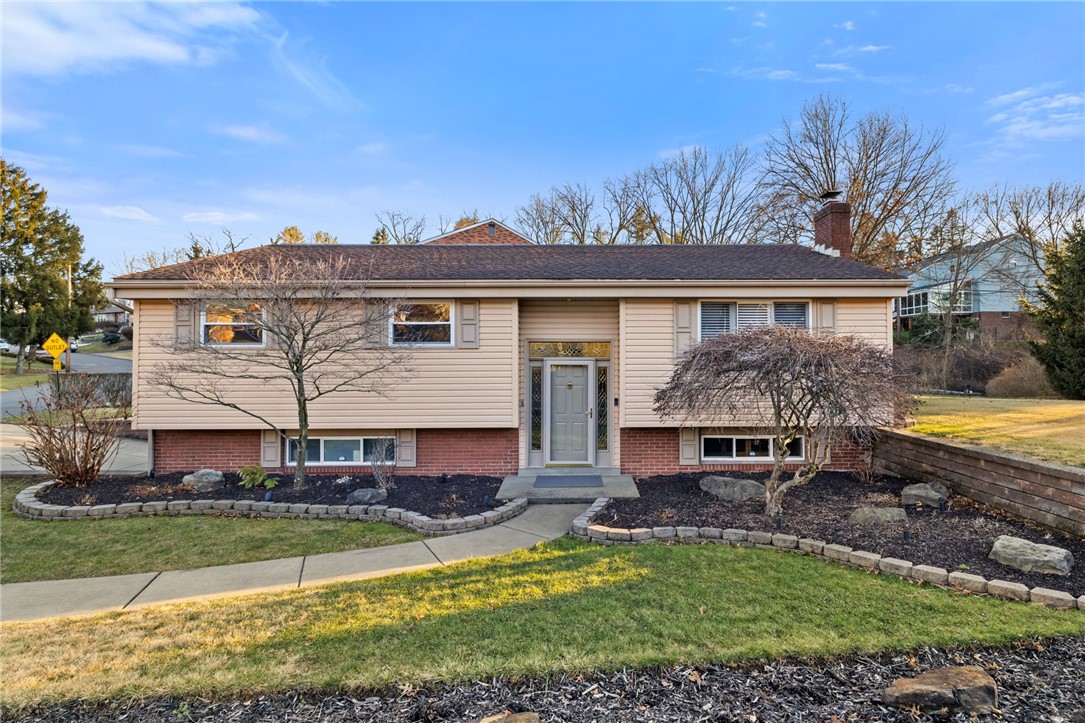 4 Greenlawn Dr