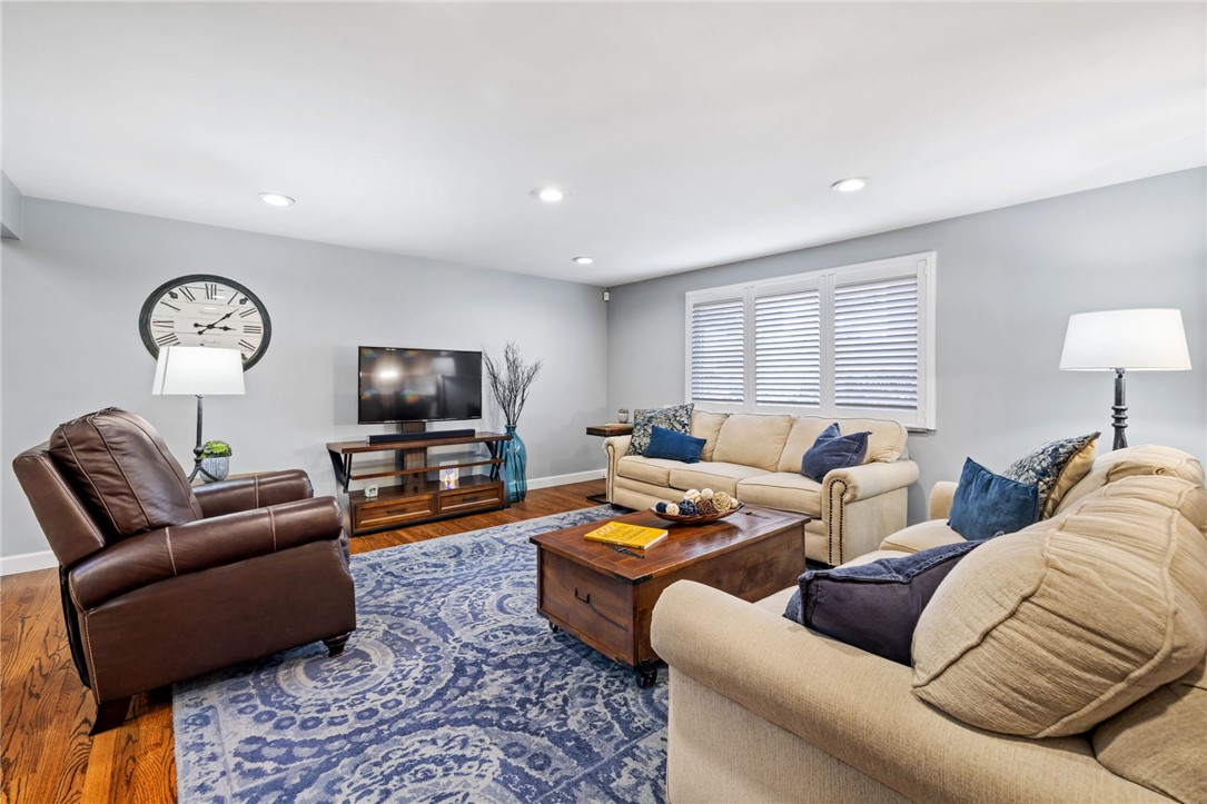 4 Greenlawn Dr