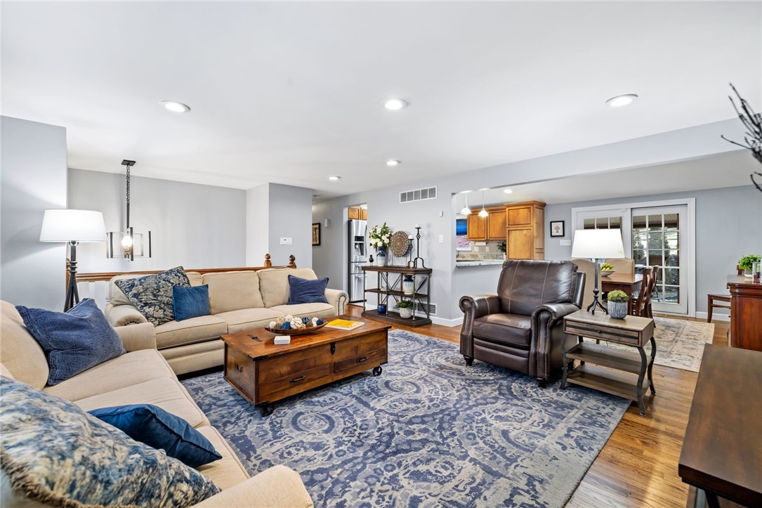 4 Greenlawn Dr