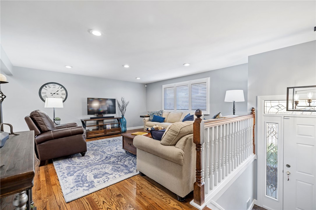 4 Greenlawn Dr