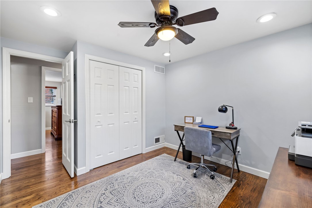 4 Greenlawn Dr