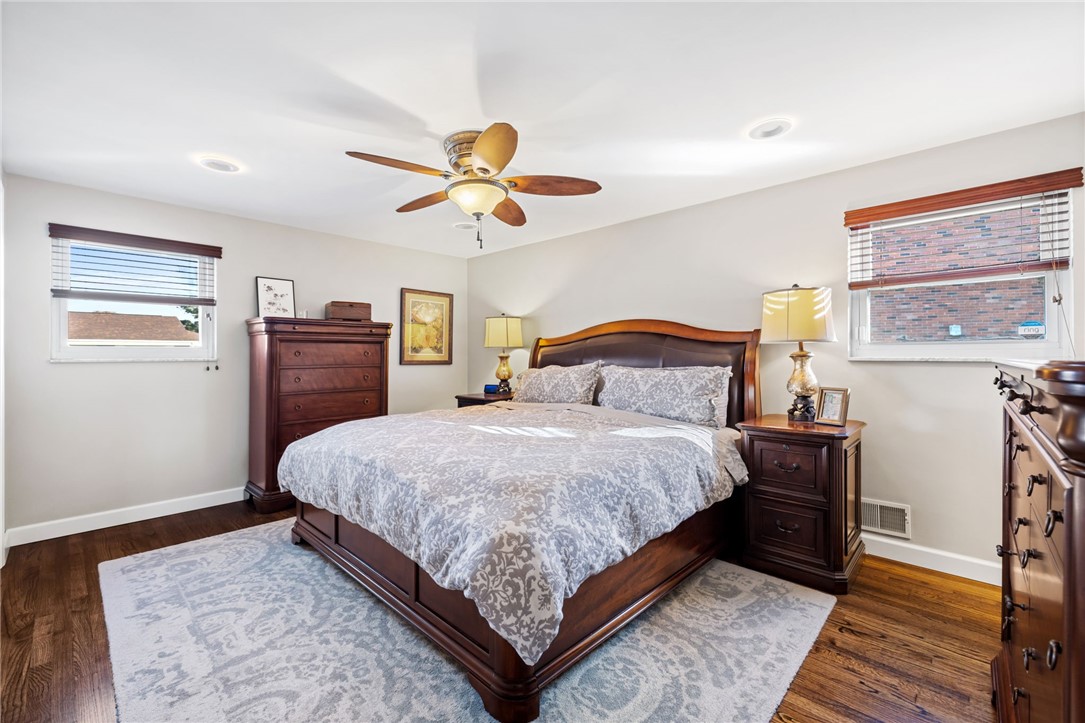 4 Greenlawn Dr