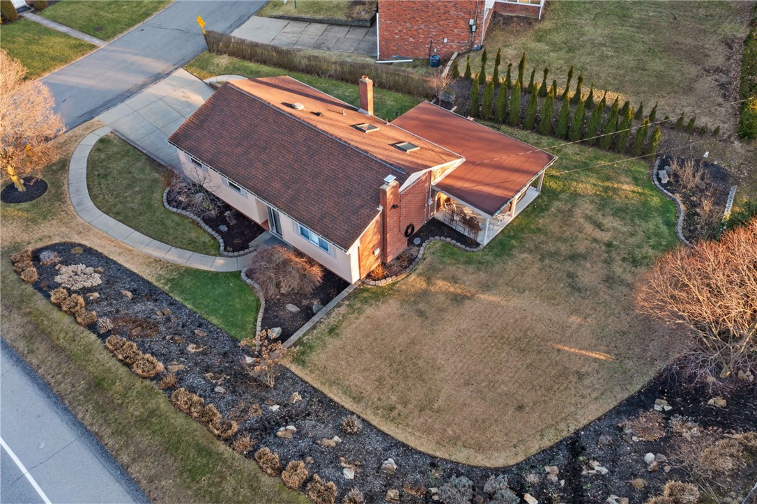 4 Greenlawn Dr