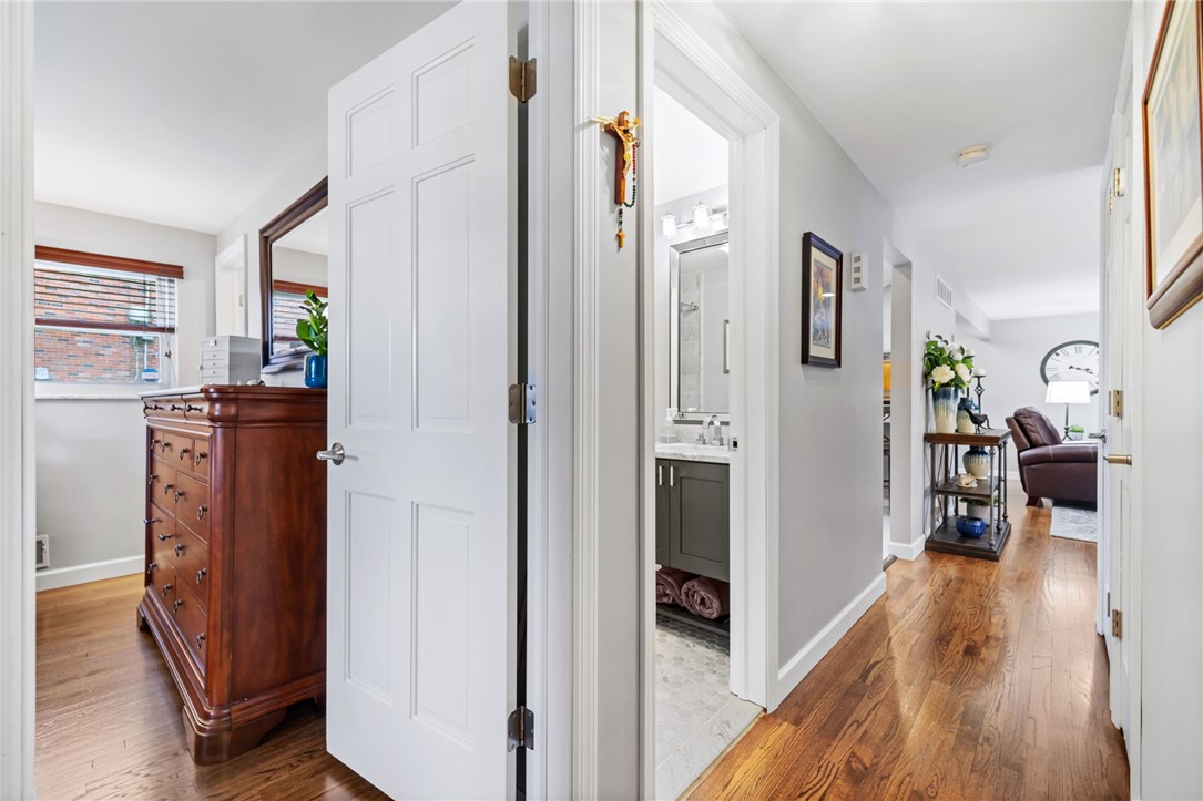 4 Greenlawn Dr