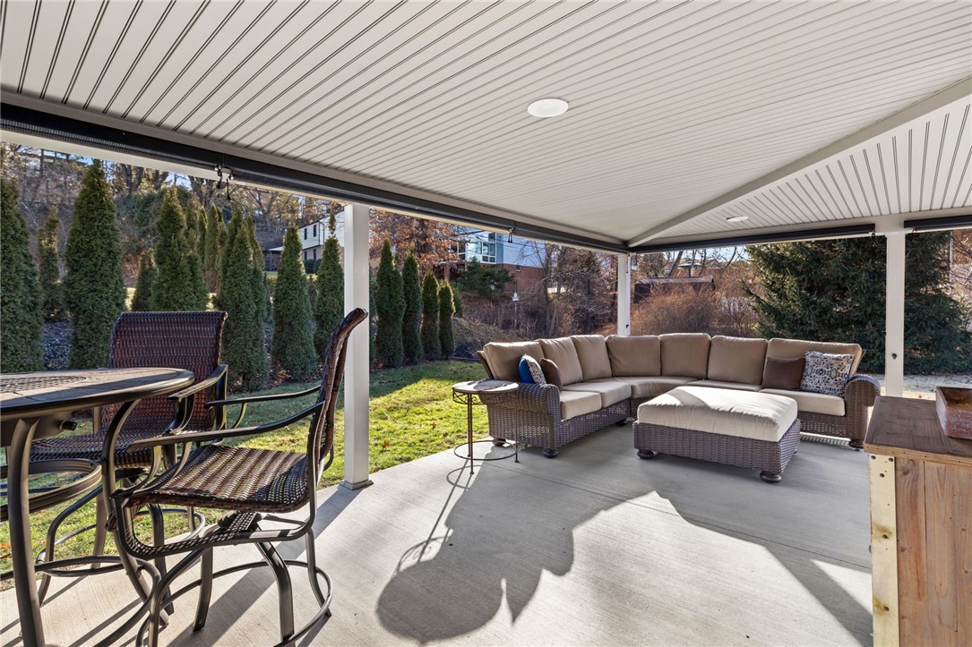 4 Greenlawn Dr