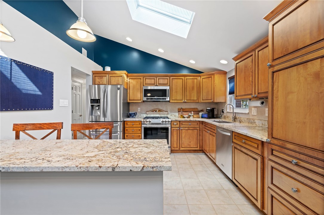 4 Greenlawn Dr