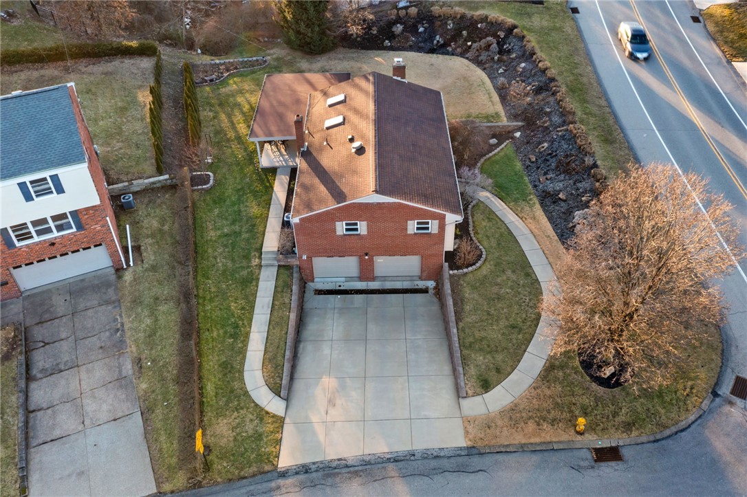 4 Greenlawn Dr
