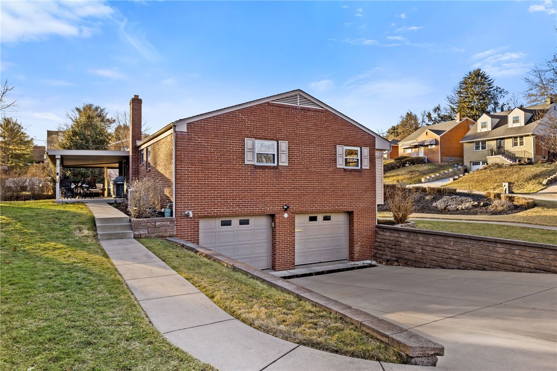 4 Greenlawn Dr