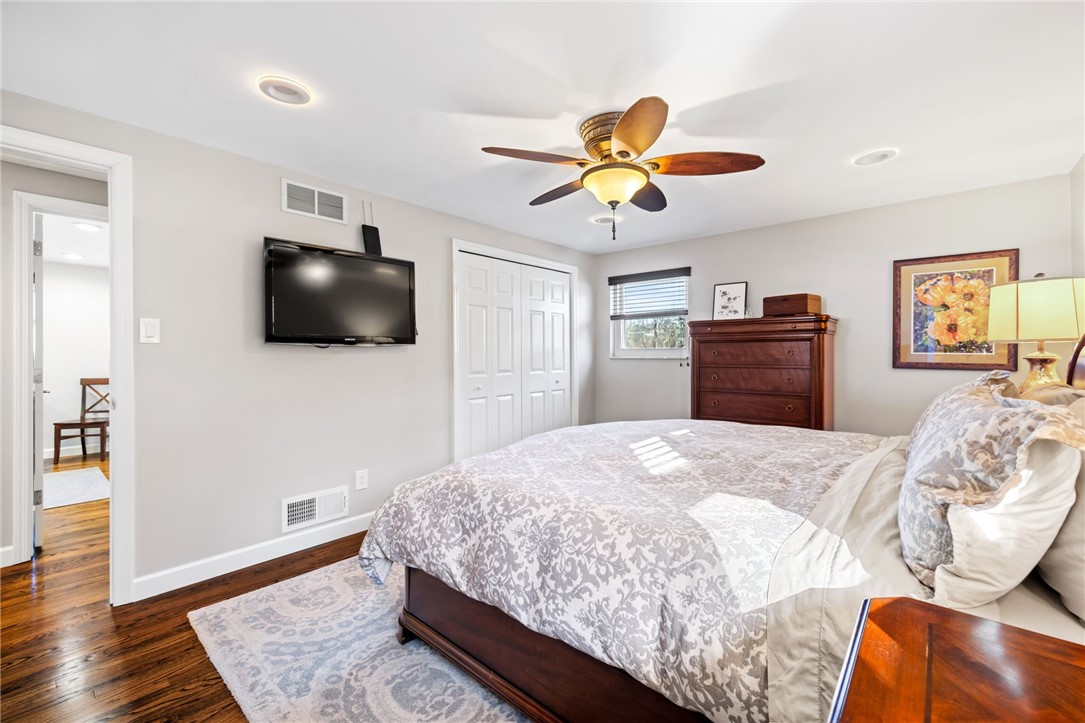 4 Greenlawn Dr