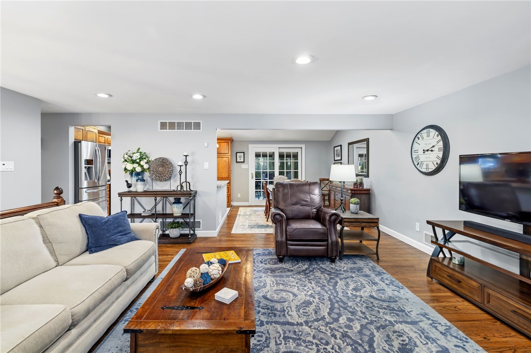 4 Greenlawn Dr