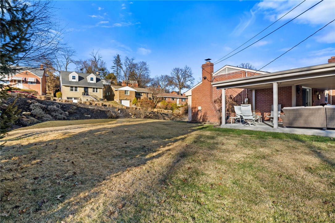 4 Greenlawn Dr