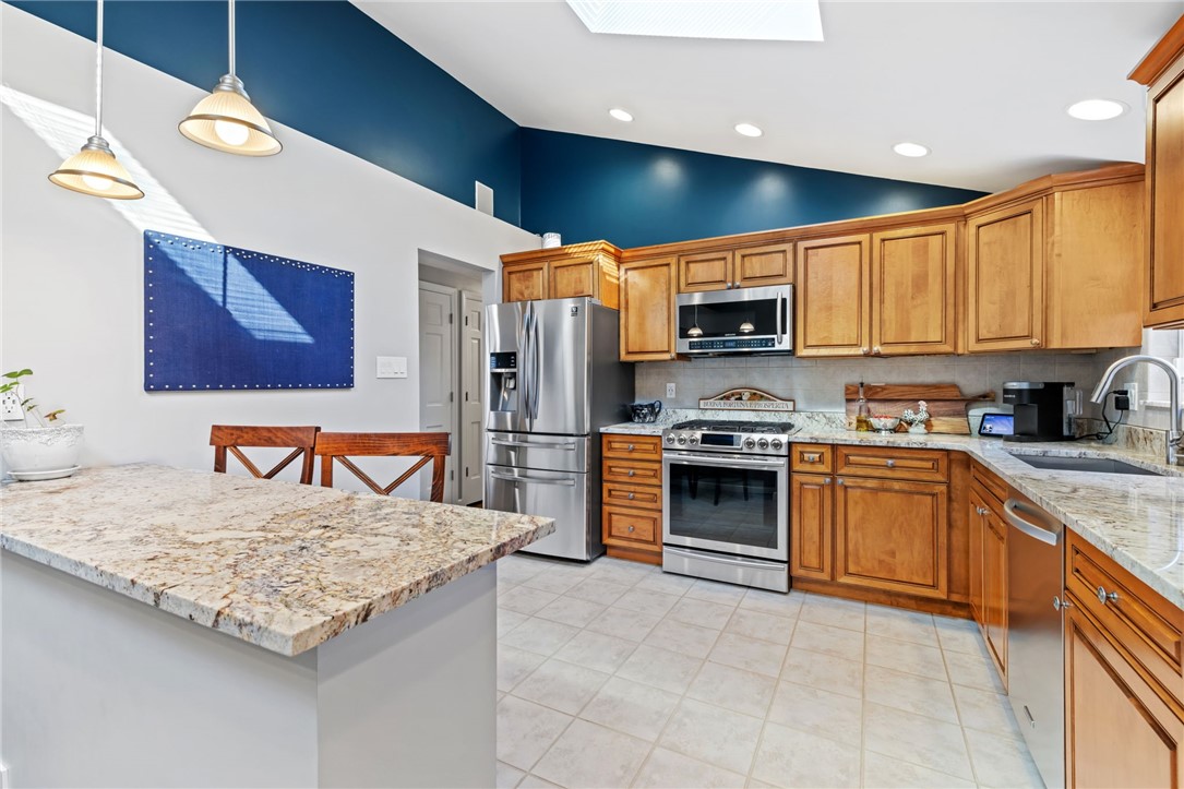 4 Greenlawn Dr